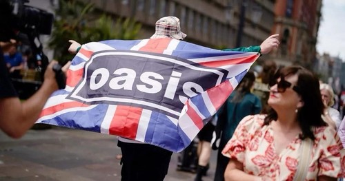 Oasis reunion tour union jack - oasis,