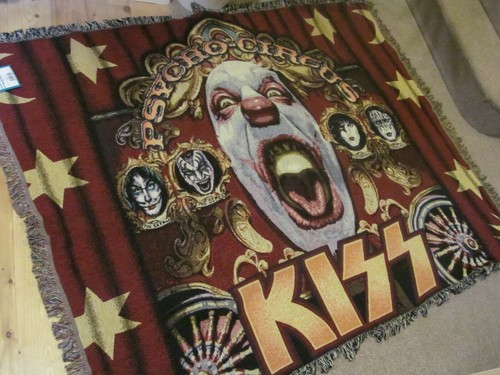 Kiss large fleece throw - large,